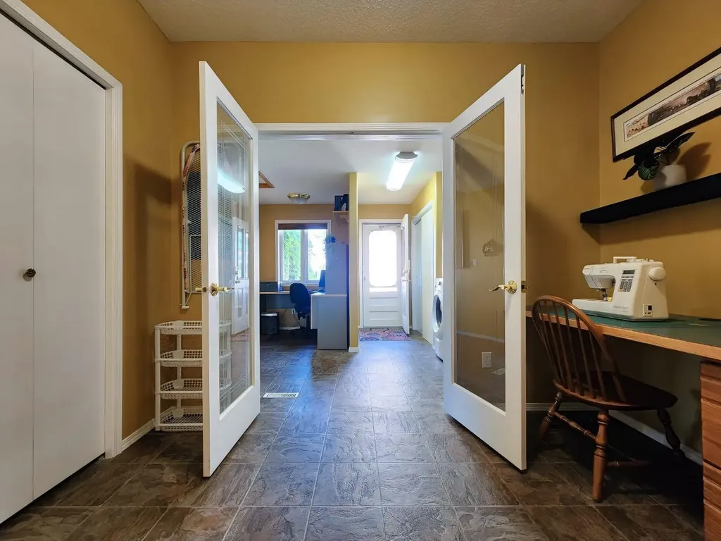 4813 4 Street W Claresholm AB T0L 0T0