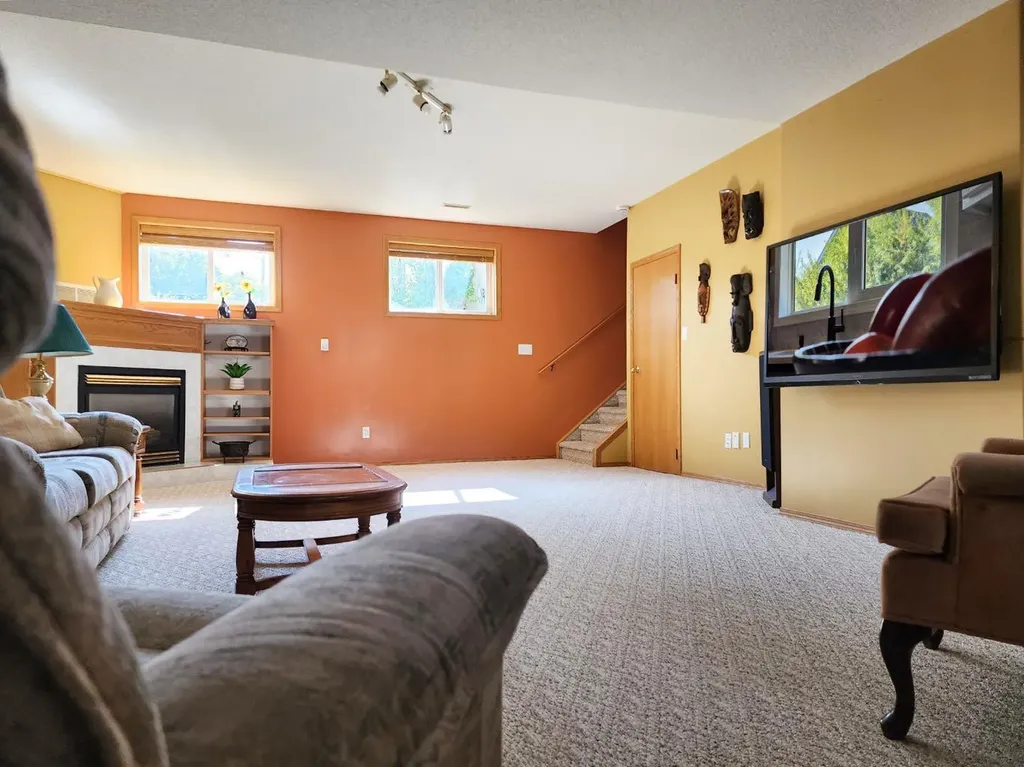 4813 4 Street W Claresholm AB T0L 0T0