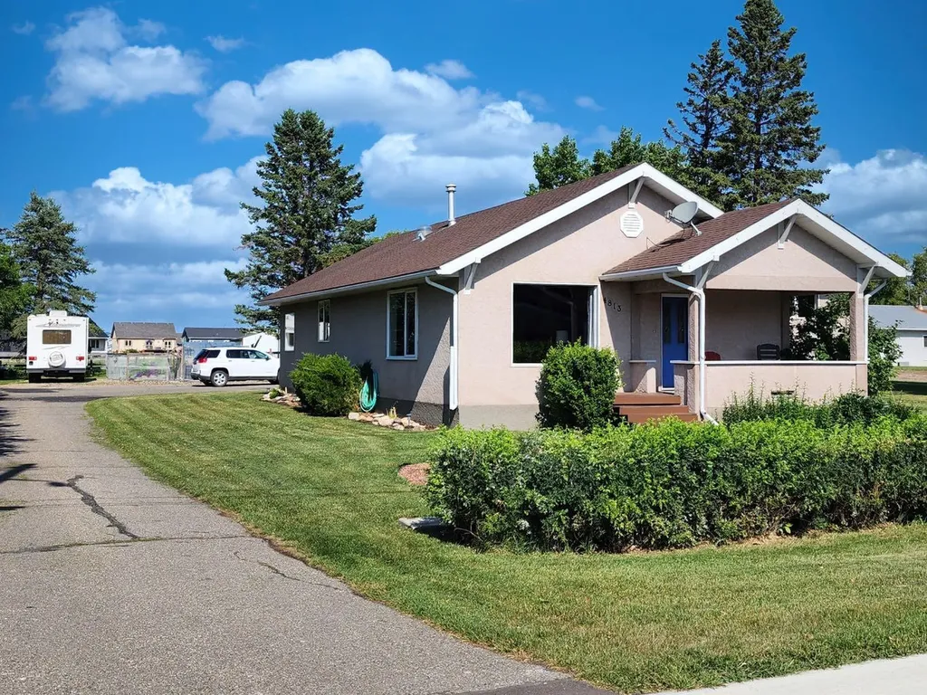 4813 4 Street W Claresholm AB T0L 0T0