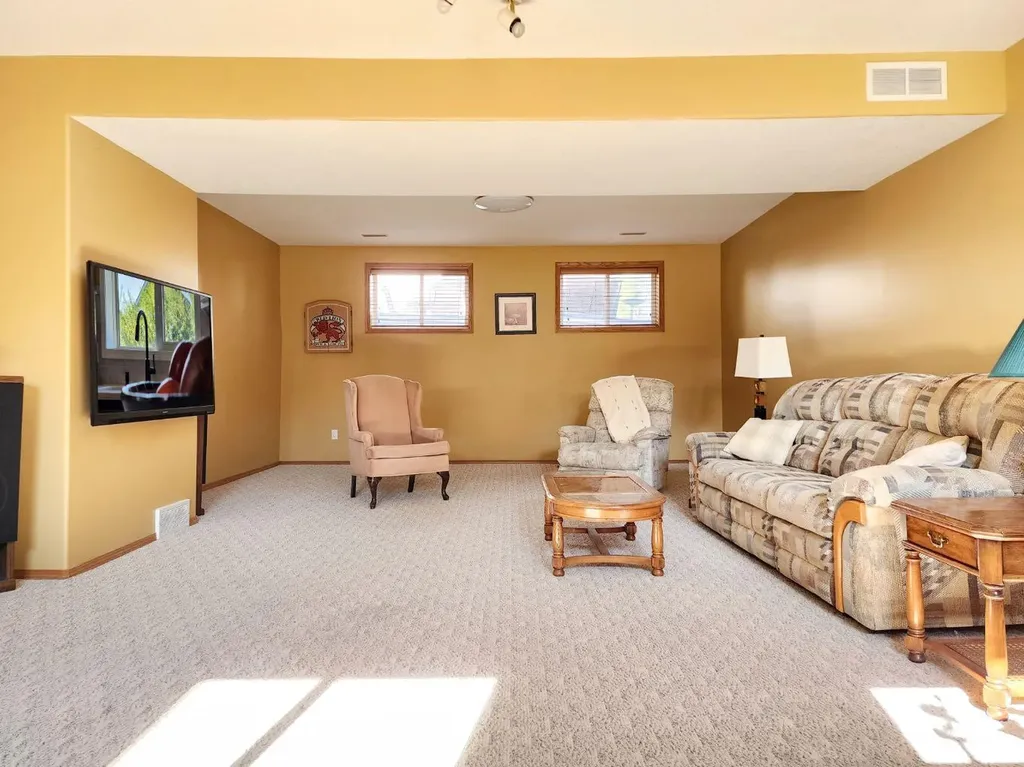 4813 4 Street W Claresholm AB T0L 0T0