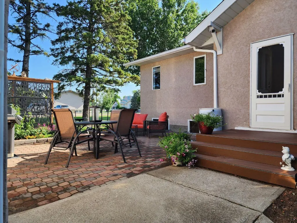 4813 4 Street W Claresholm AB T0L 0T0