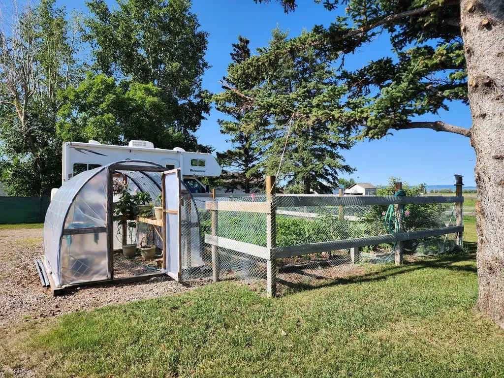 4813 4 Street W Claresholm AB T0L 0T0