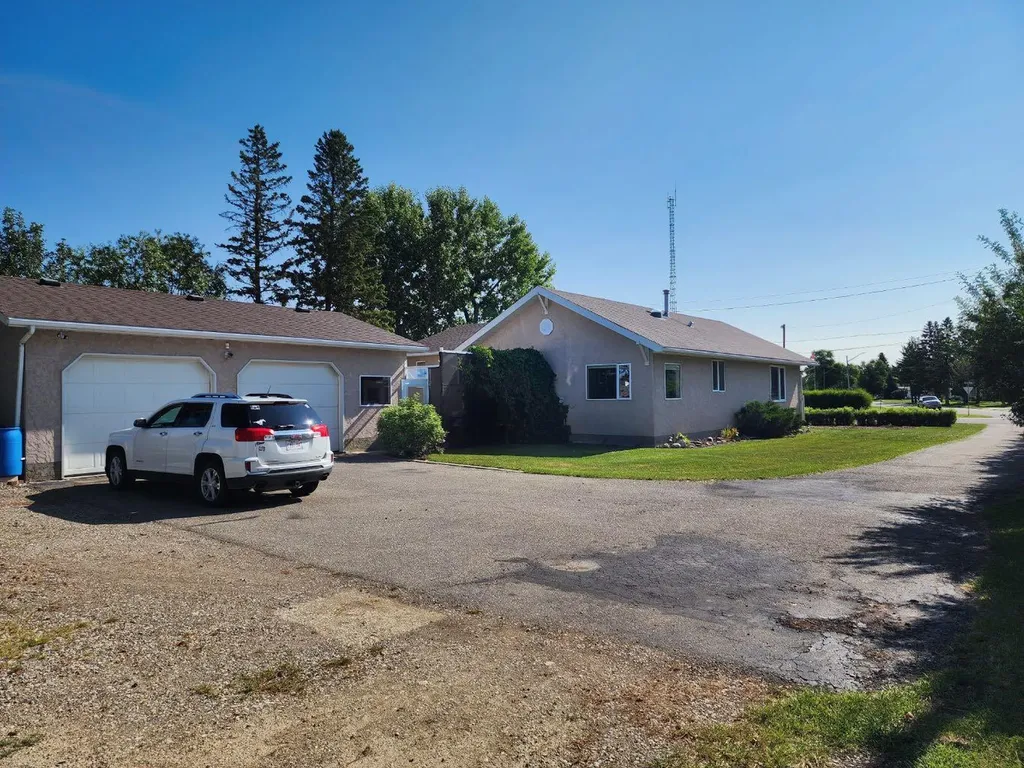 4813 4 Street W Claresholm AB T0L 0T0
