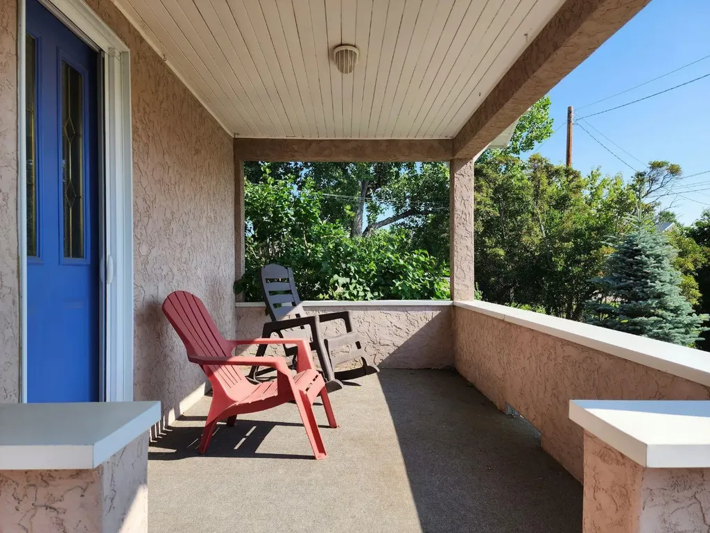 4813 4 Street W Claresholm AB T0L 0T0