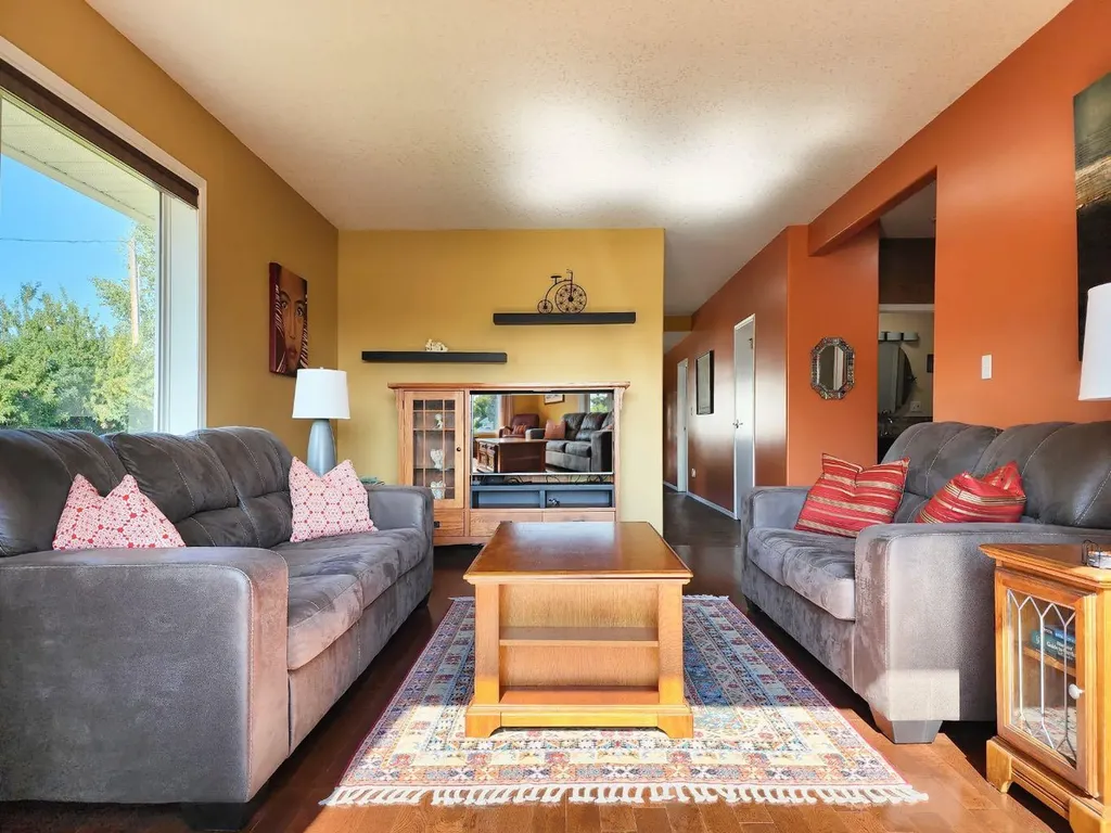 4813 4 Street W Claresholm AB T0L 0T0
