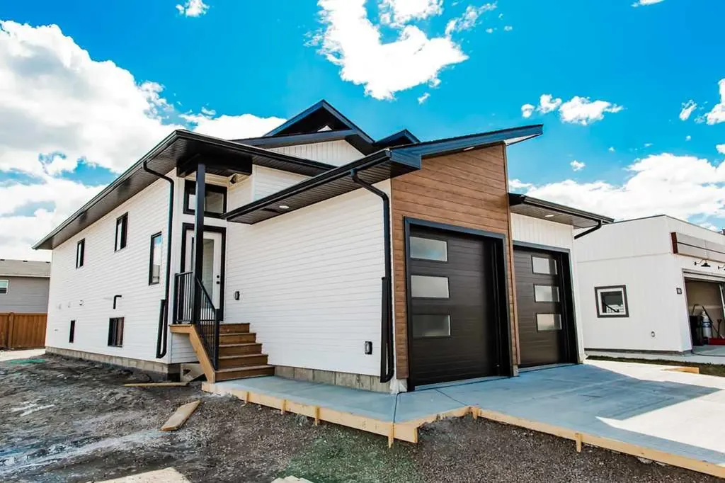 9505 114 Avenue Clairmont AB T8X 0W7