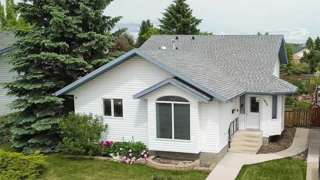 6014 44 Street Crescent Innisfail AB T4G 1L2