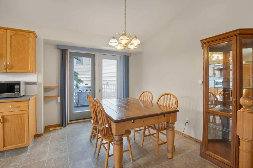 6014 44 Street Crescent Innisfail AB T4G 1L2