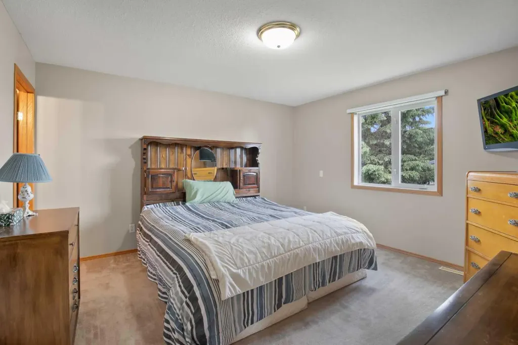 6014 44 Street Crescent Innisfail AB T4G 1L2