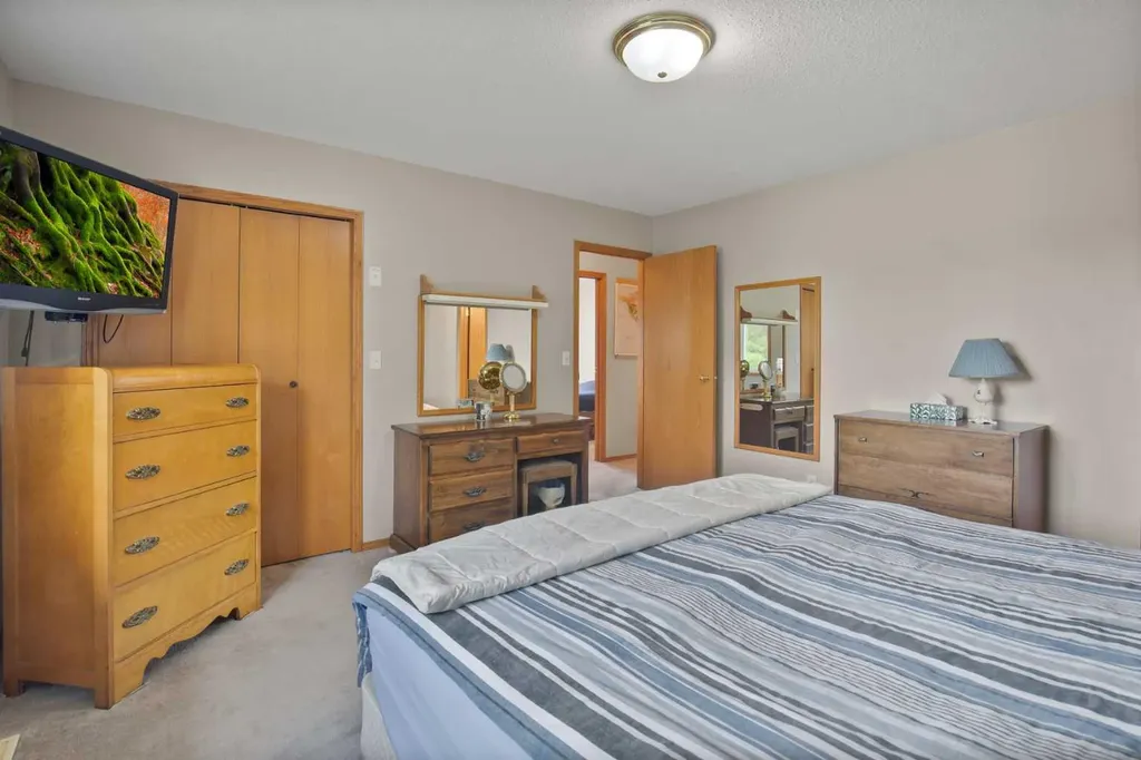 6014 44 Street Crescent Innisfail AB T4G 1L2