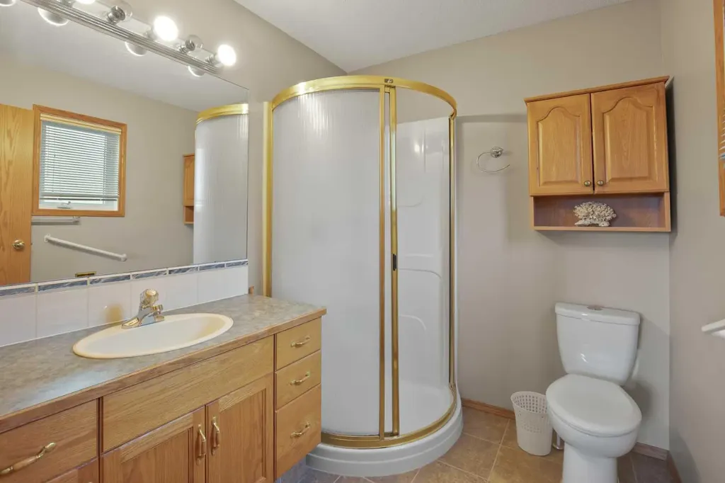 6014 44 Street Crescent Innisfail AB T4G 1L2