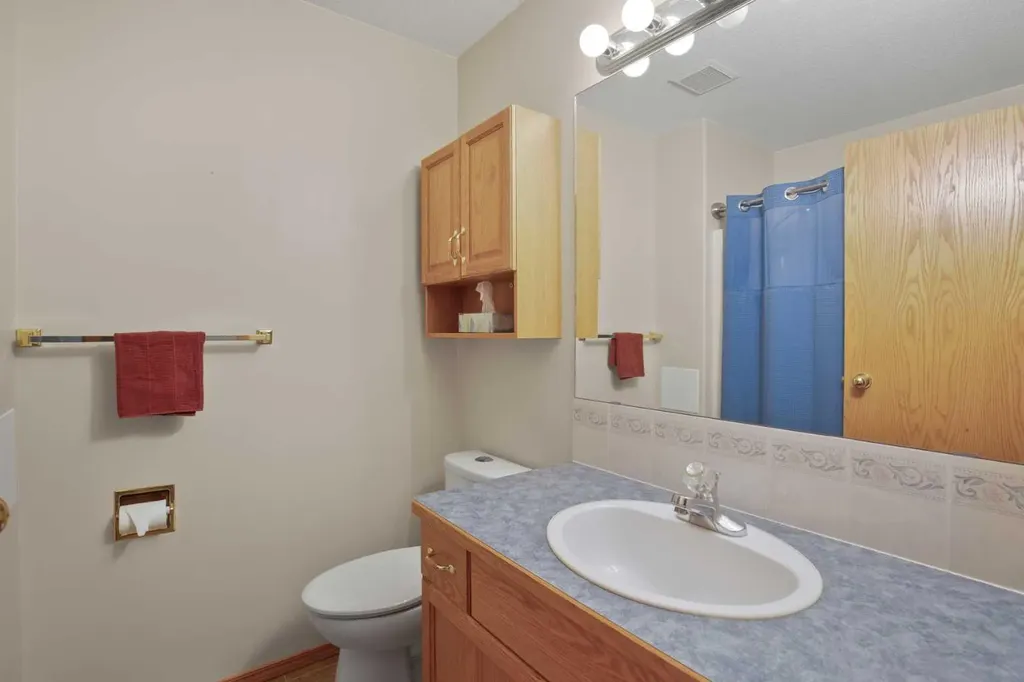 6014 44 Street Crescent Innisfail AB T4G 1L2