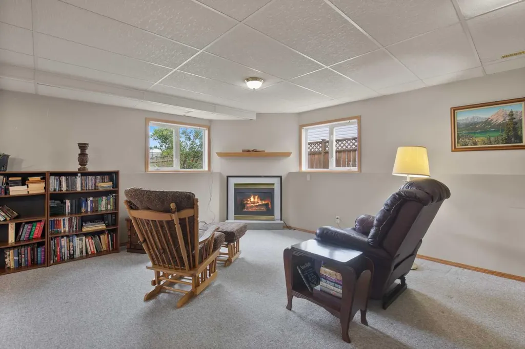 6014 44 Street Crescent Innisfail AB T4G 1L2
