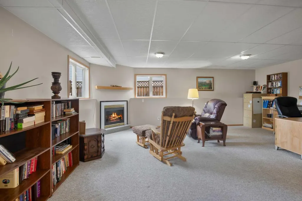 6014 44 Street Crescent Innisfail AB T4G 1L2