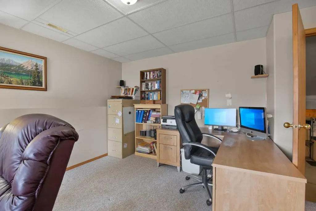 6014 44 Street Crescent Innisfail AB T4G 1L2