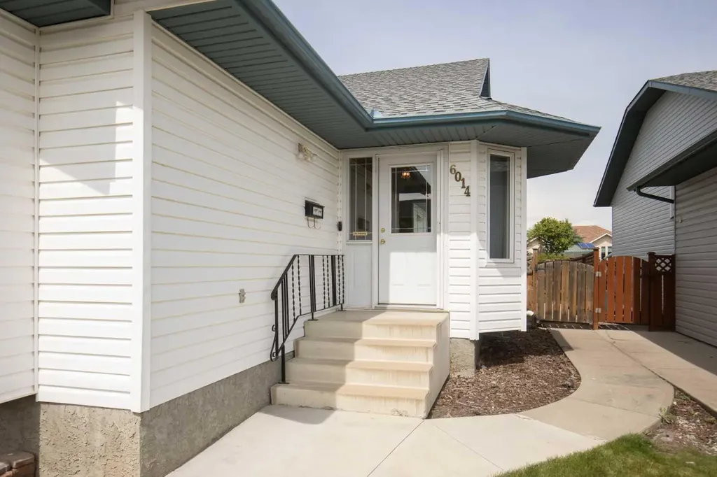 6014 44 Street Crescent Innisfail AB T4G 1L2