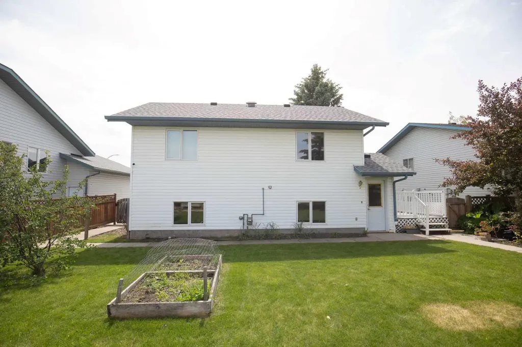 6014 44 Street Crescent Innisfail AB T4G 1L2