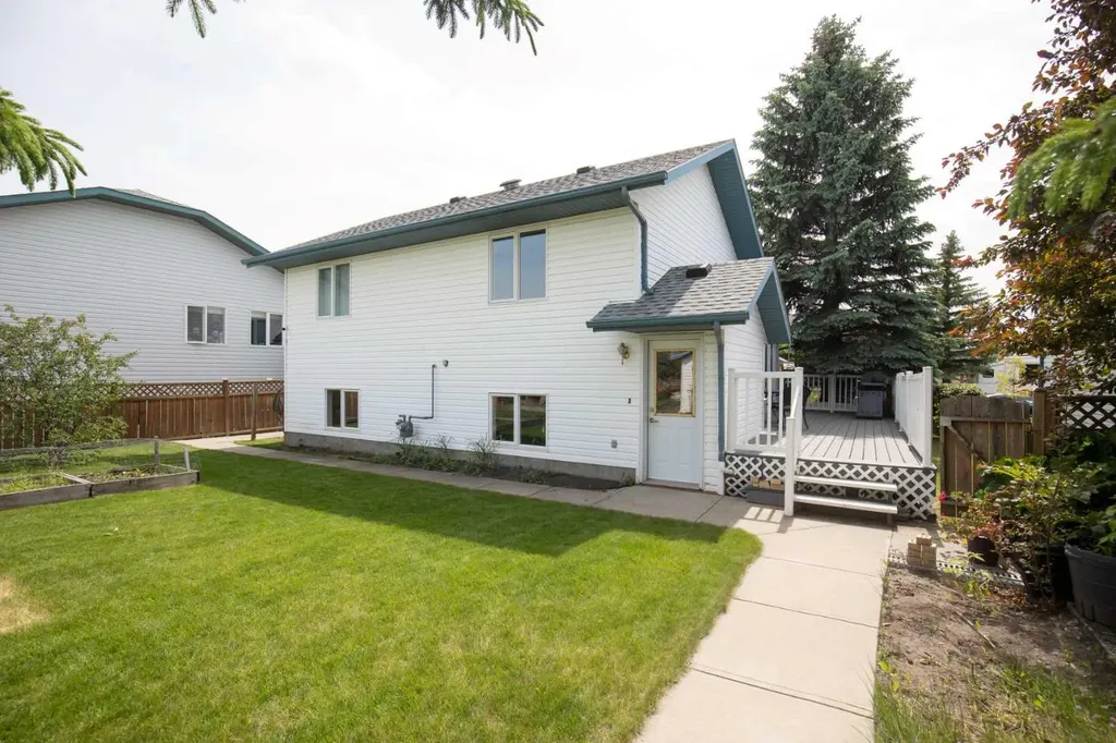 6014 44 Street Crescent Innisfail AB T4G 1L2