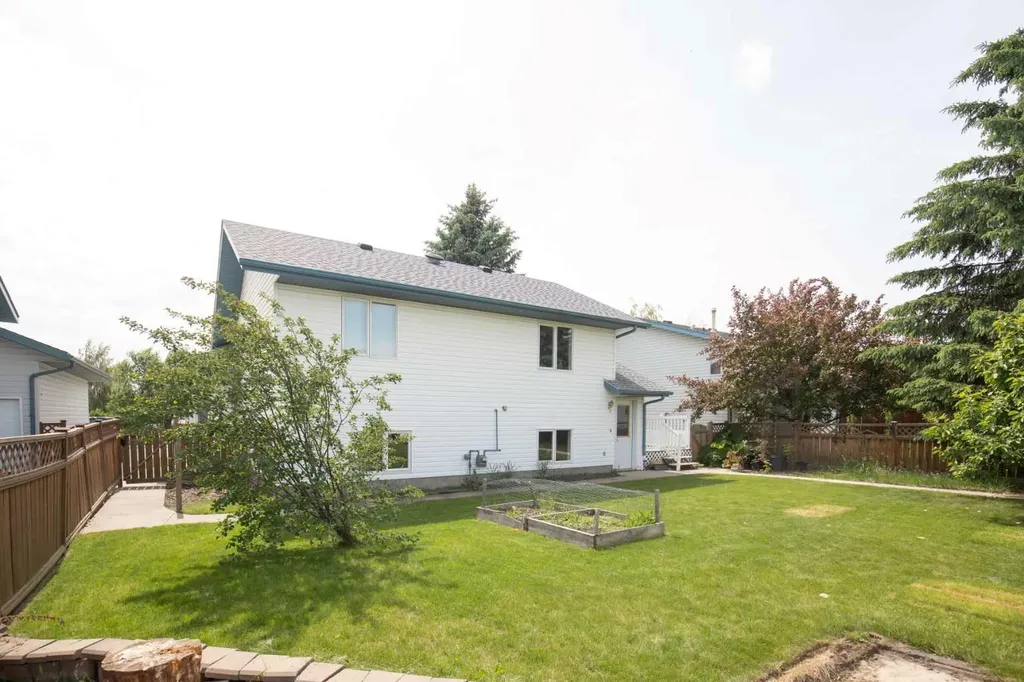 6014 44 Street Crescent Innisfail AB T4G 1L2