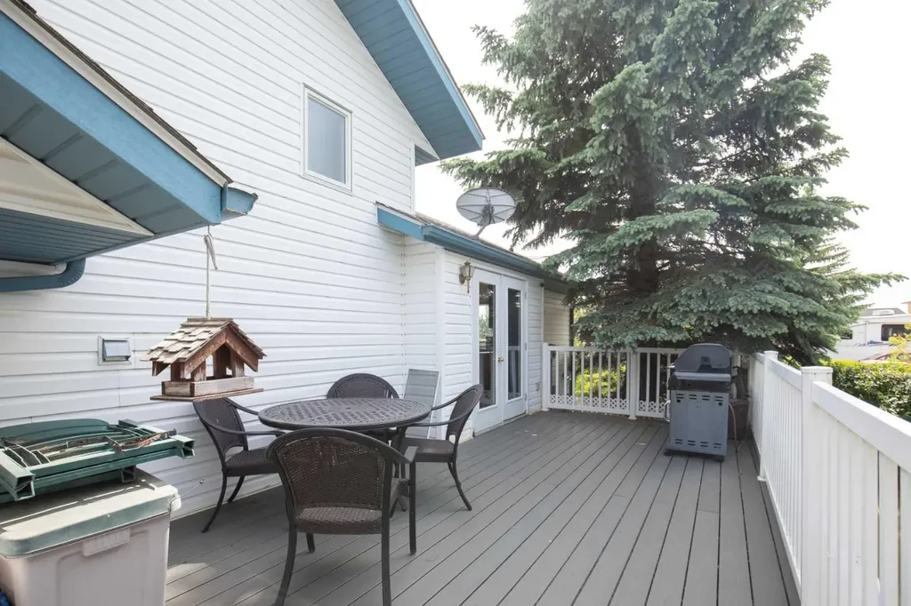 6014 44 Street Crescent Innisfail AB T4G 1L2