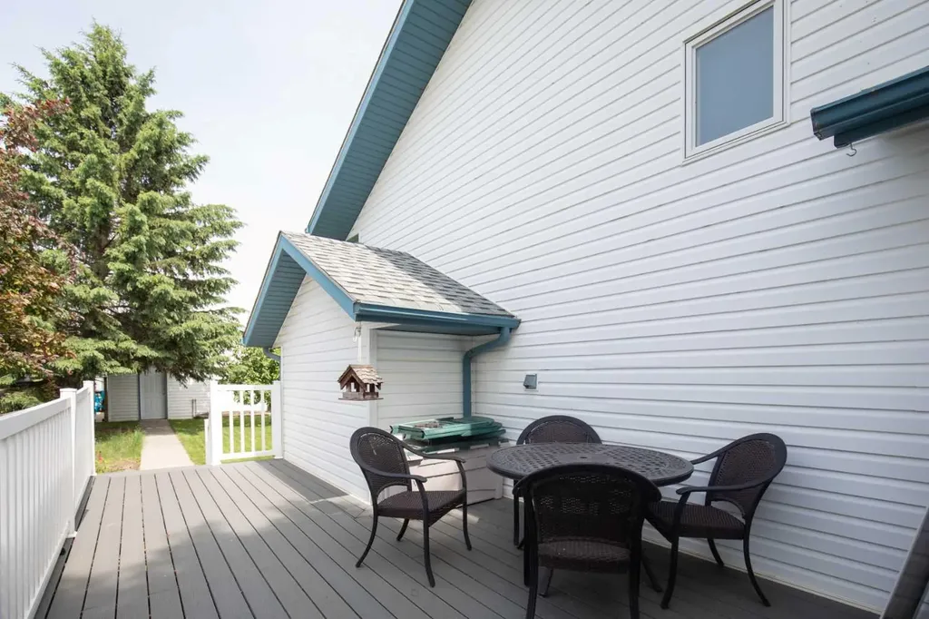 6014 44 Street Crescent Innisfail AB T4G 1L2