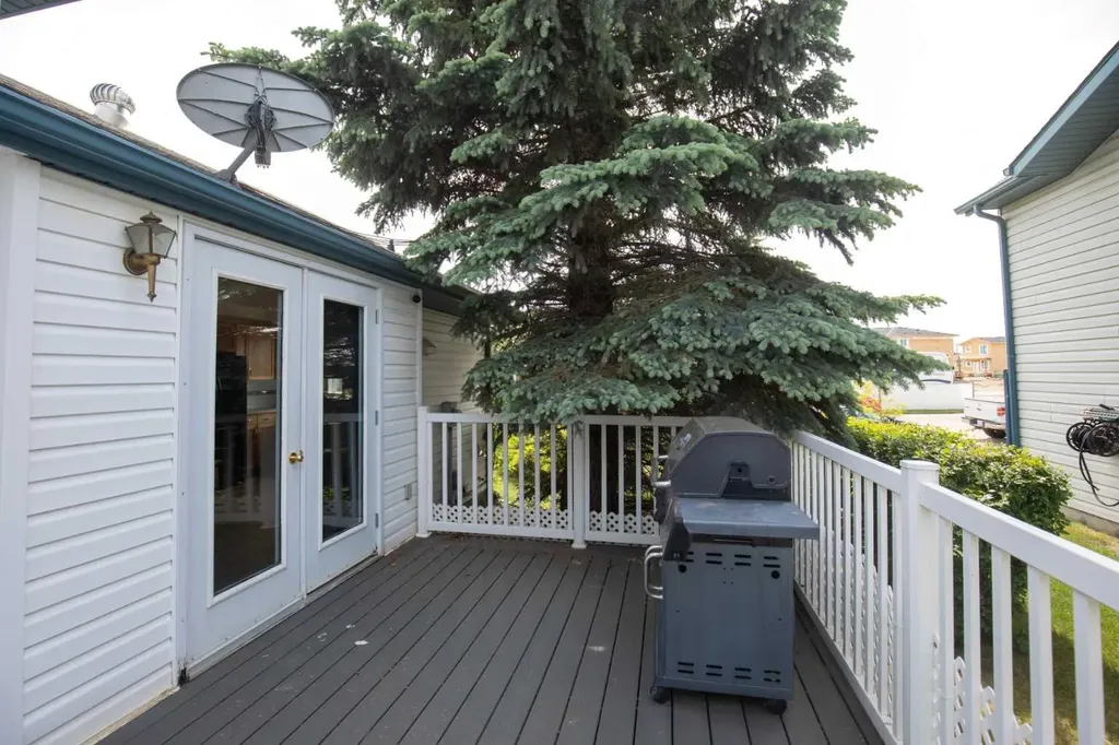 6014 44 Street Crescent Innisfail AB T4G 1L2