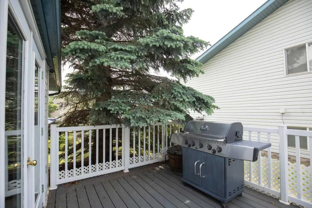 6014 44 Street Crescent Innisfail AB T4G 1L2