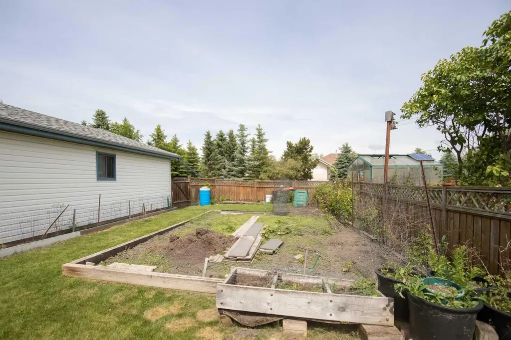 6014 44 Street Crescent Innisfail AB T4G 1L2
