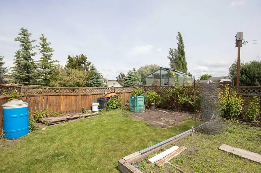 6014 44 Street Crescent Innisfail AB T4G 1L2