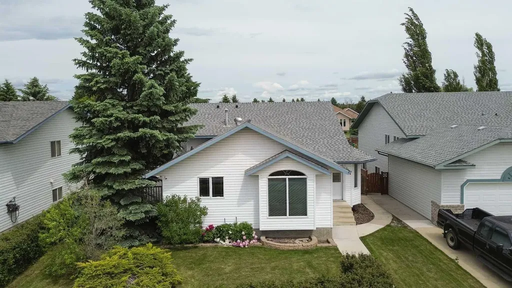 6014 44 Street Crescent Innisfail AB T4G 1L2