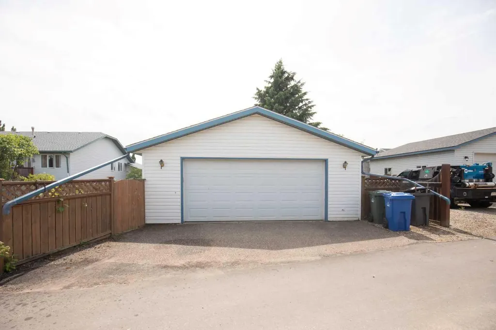 6014 44 Street Crescent Innisfail AB T4G 1L2