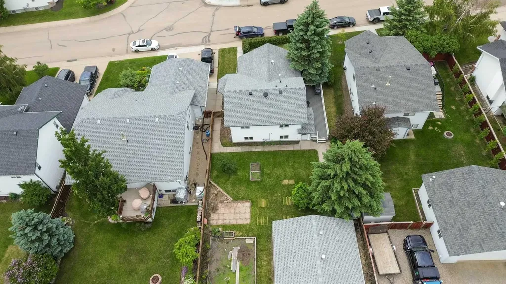 6014 44 Street Crescent Innisfail AB T4G 1L2