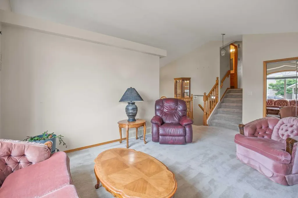 6014 44 Street Crescent Innisfail AB T4G 1L2