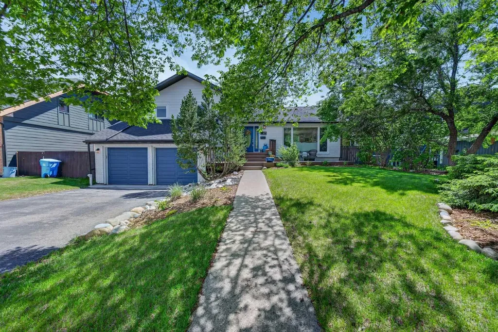 27 Bow Village Crescent NW Calgary AB T3B 4X1