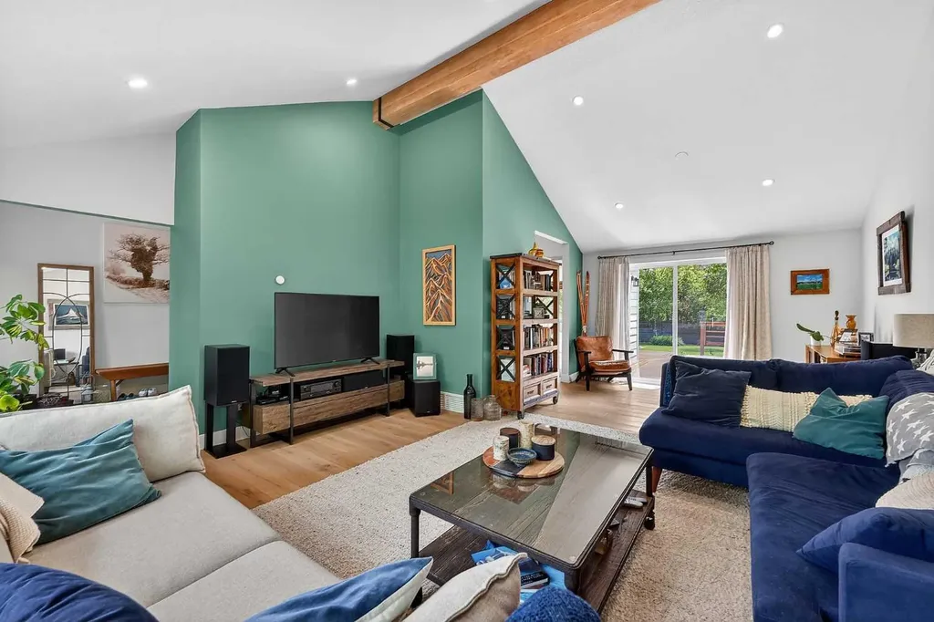 27 Bow Village Crescent NW Calgary AB T3B 4X1