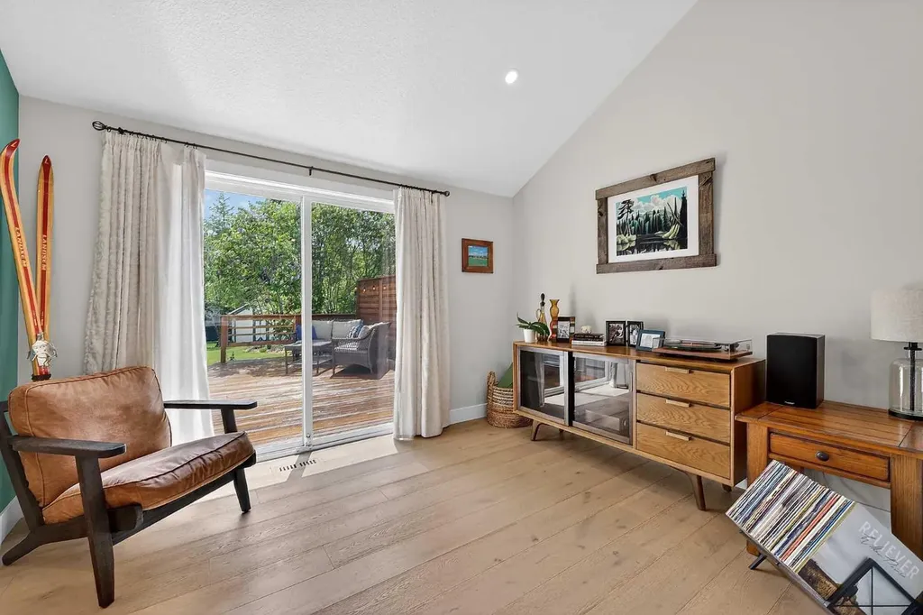 27 Bow Village Crescent NW Calgary AB T3B 4X1