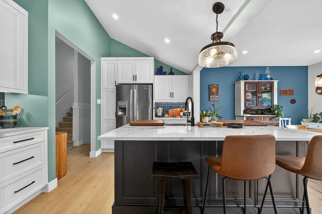 27 Bow Village Crescent NW Calgary AB T3B 4X1