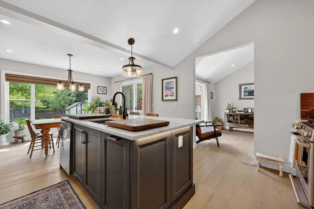 27 Bow Village Crescent NW Calgary AB T3B 4X1