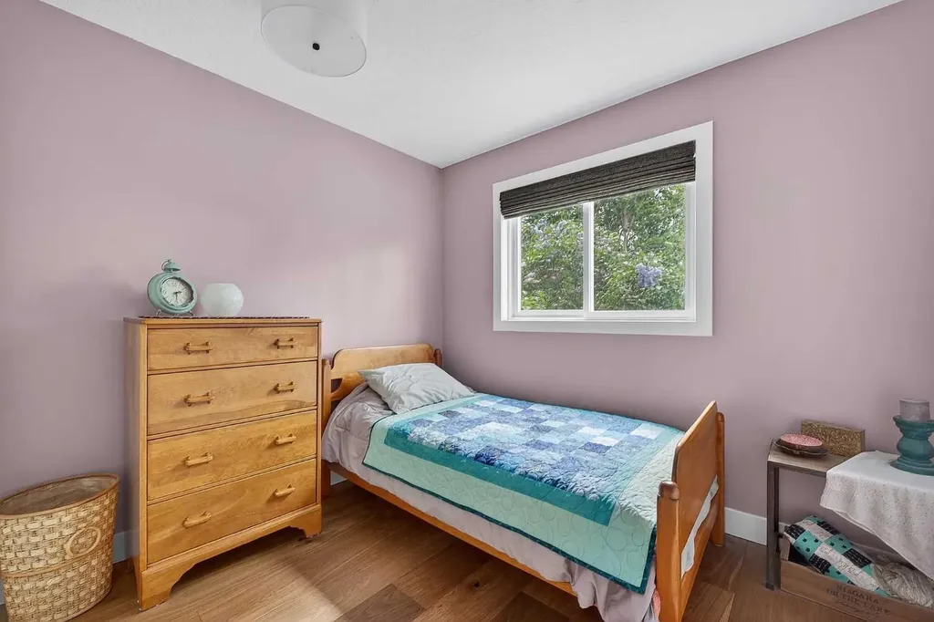 27 Bow Village Crescent NW Calgary AB T3B 4X1
