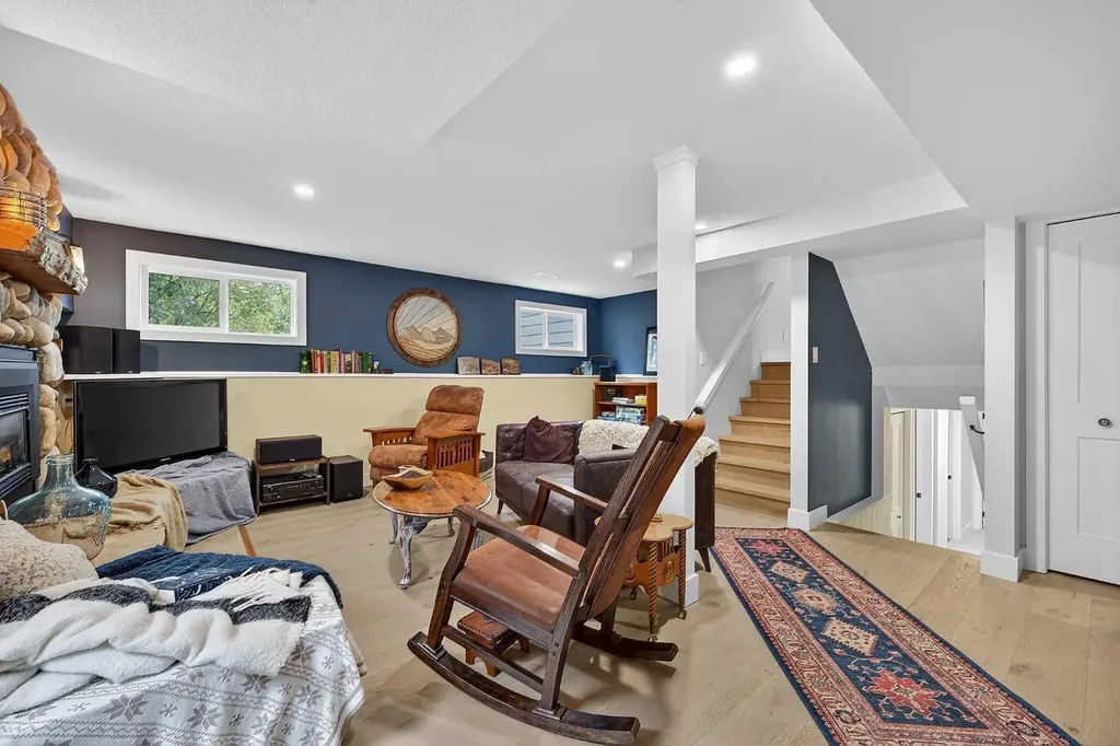 27 Bow Village Crescent NW Calgary AB T3B 4X1