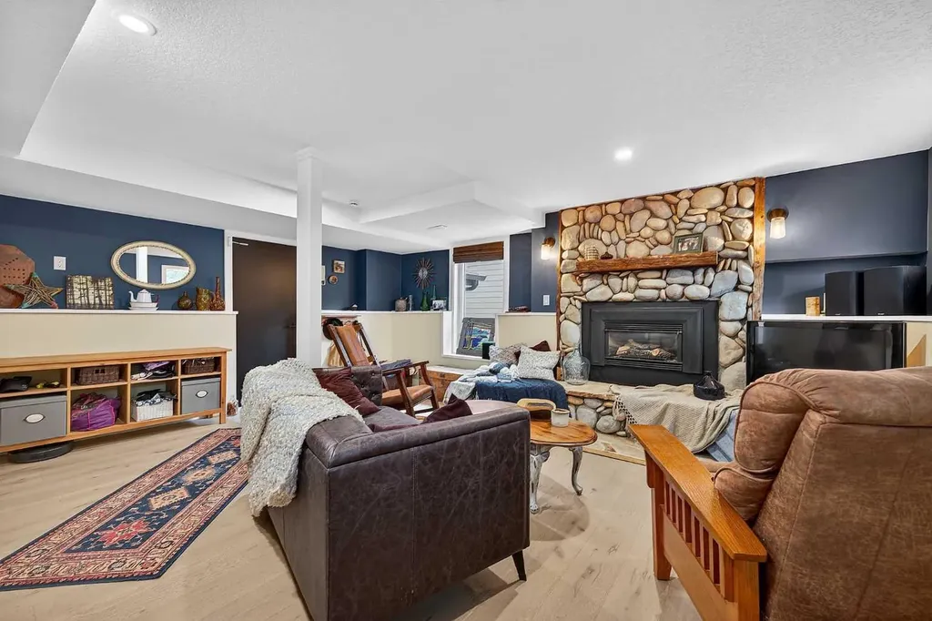 27 Bow Village Crescent NW Calgary AB T3B 4X1