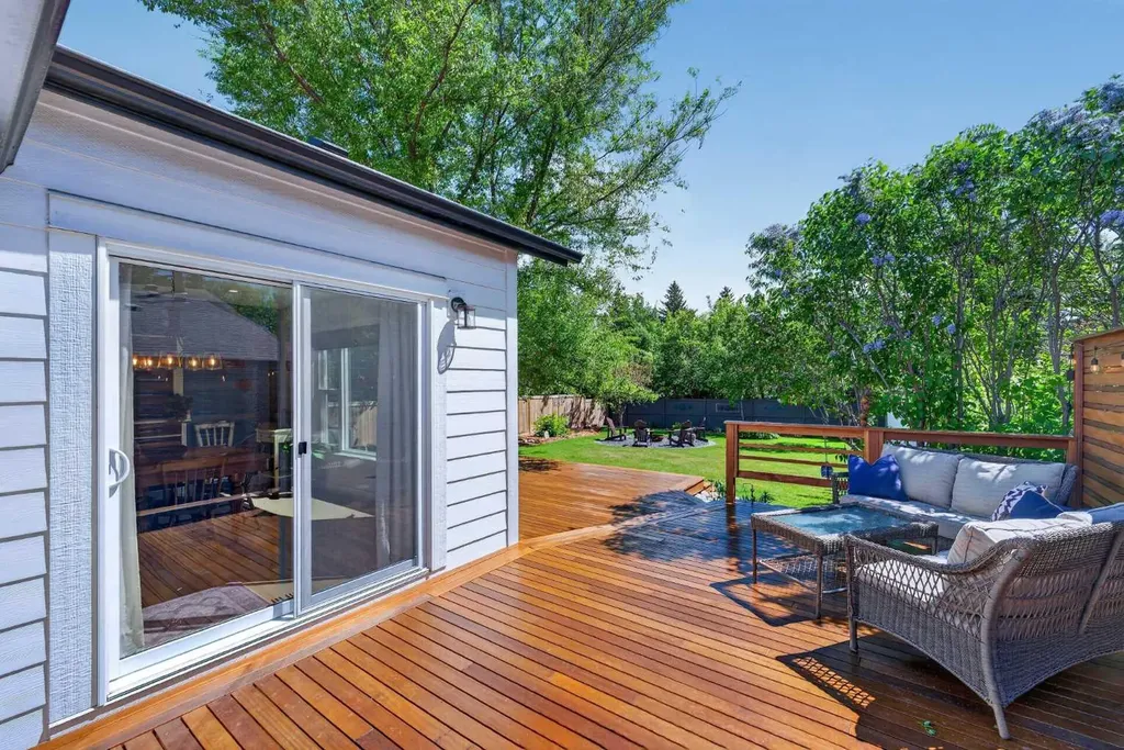 27 Bow Village Crescent NW Calgary AB T3B 4X1
