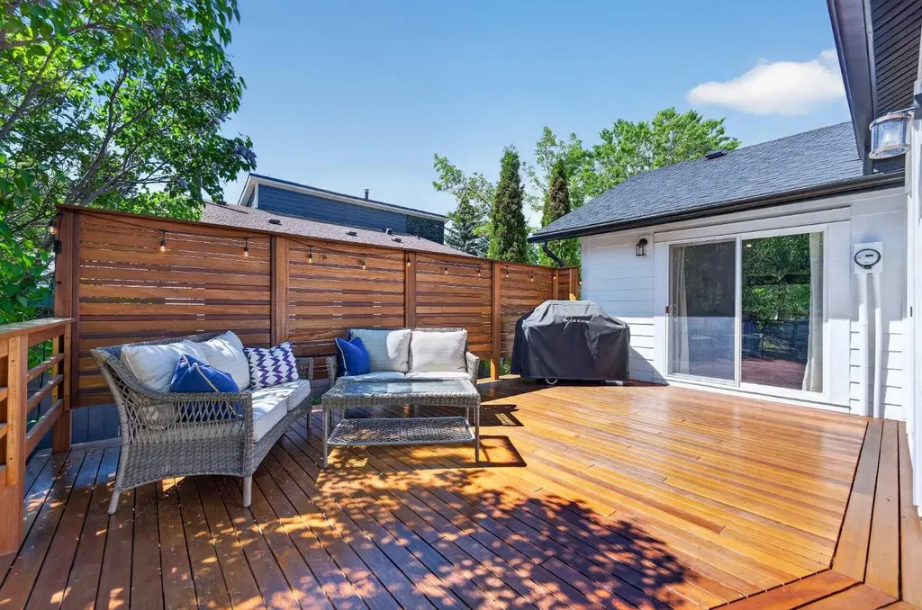 27 Bow Village Crescent NW Calgary AB T3B 4X1