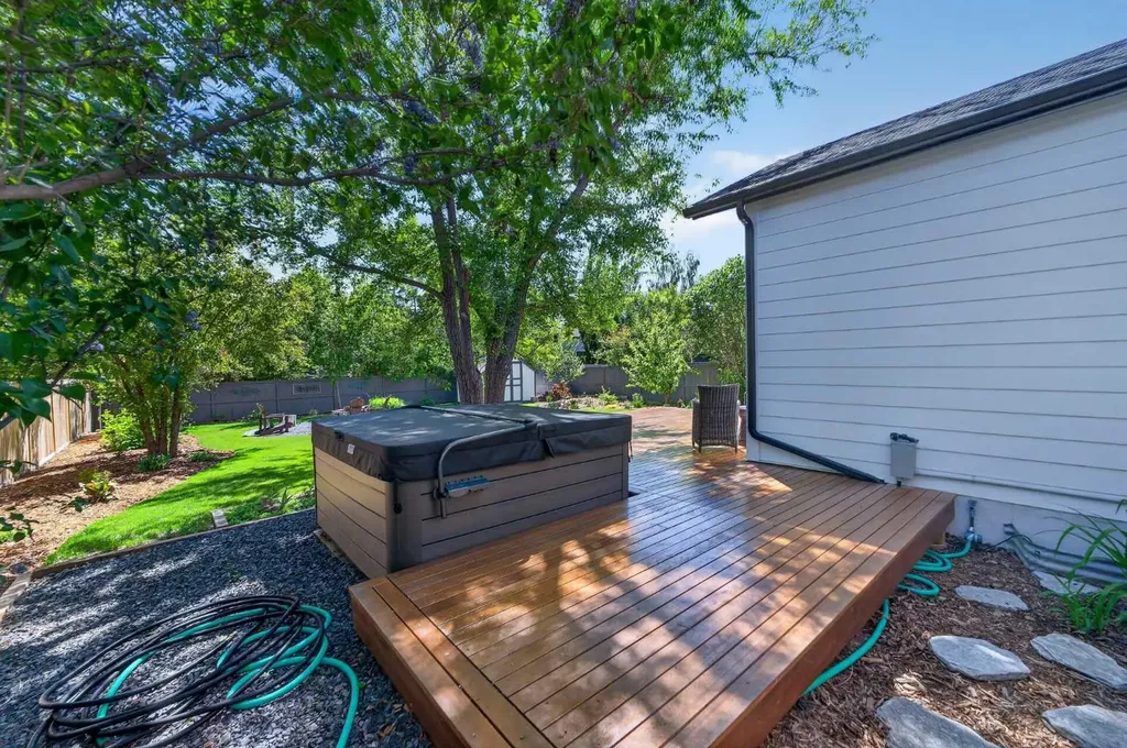 27 Bow Village Crescent NW Calgary AB T3B 4X1