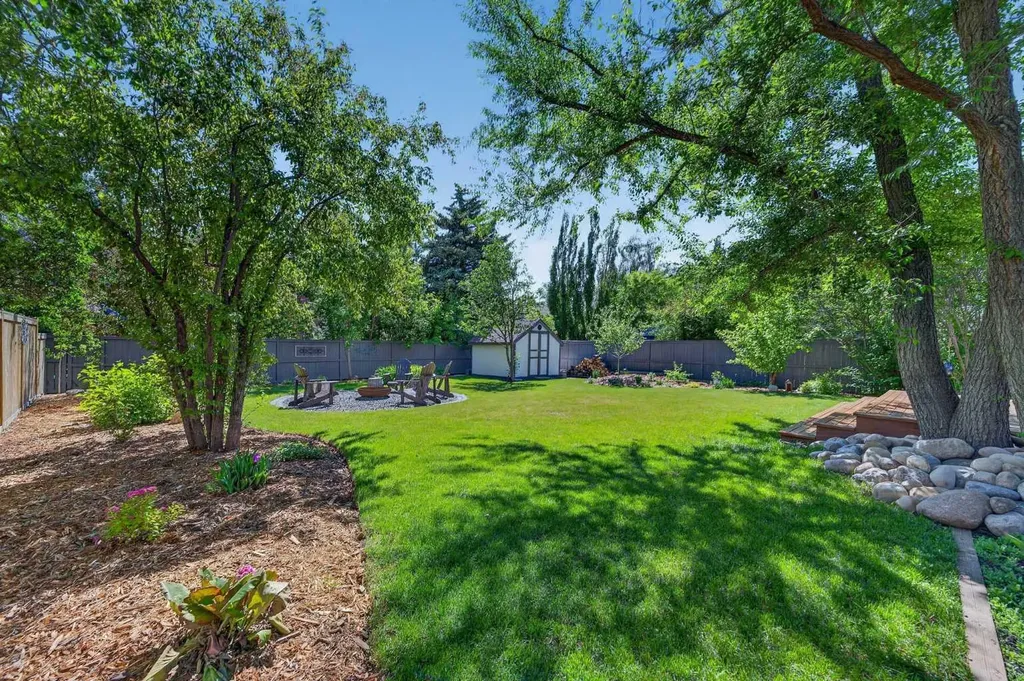 27 Bow Village Crescent NW Calgary AB T3B 4X1