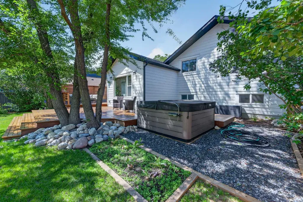 27 Bow Village Crescent NW Calgary AB T3B 4X1