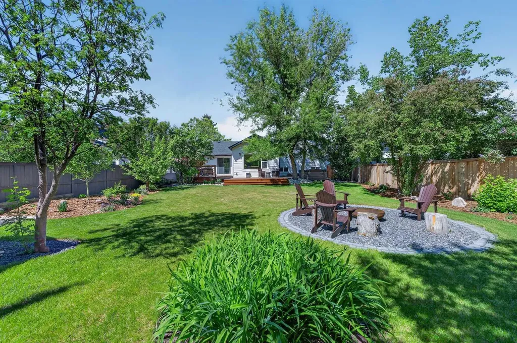 27 Bow Village Crescent NW Calgary AB T3B 4X1