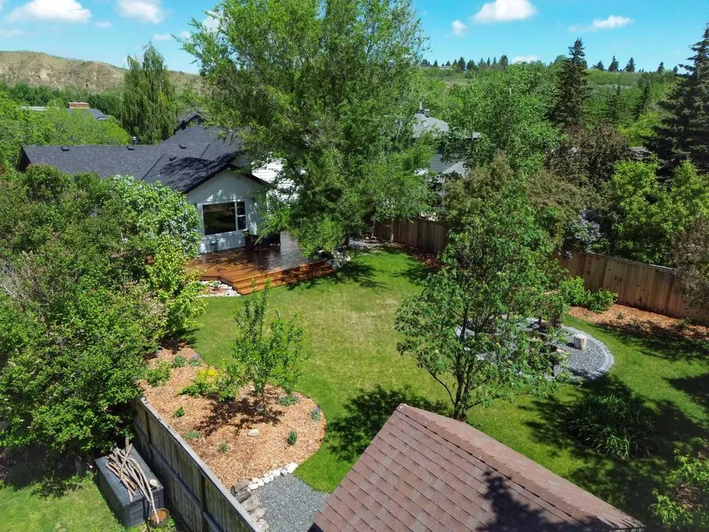 27 Bow Village Crescent NW Calgary AB T3B 4X1