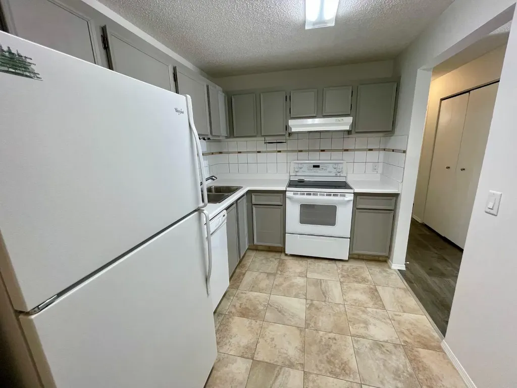 81 Cedar Springs Gardens SW Calgary AB T2W 5J9