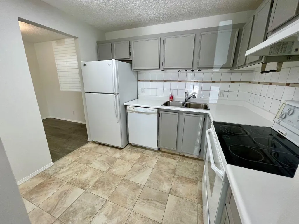 81 Cedar Springs Gardens SW Calgary AB T2W 5J9